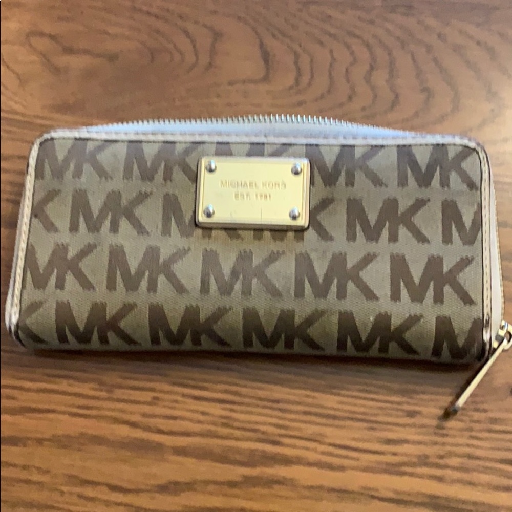 Micheal Kors wallet
